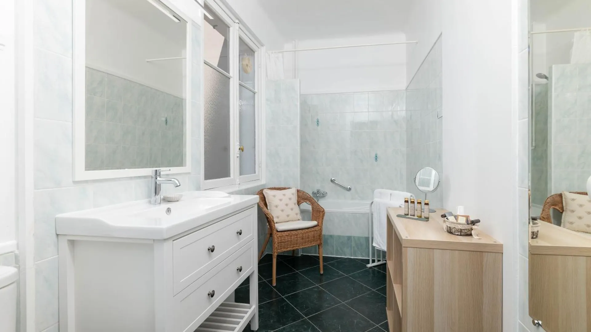 Hotel Mas Djoliba Antibes 3*,  France