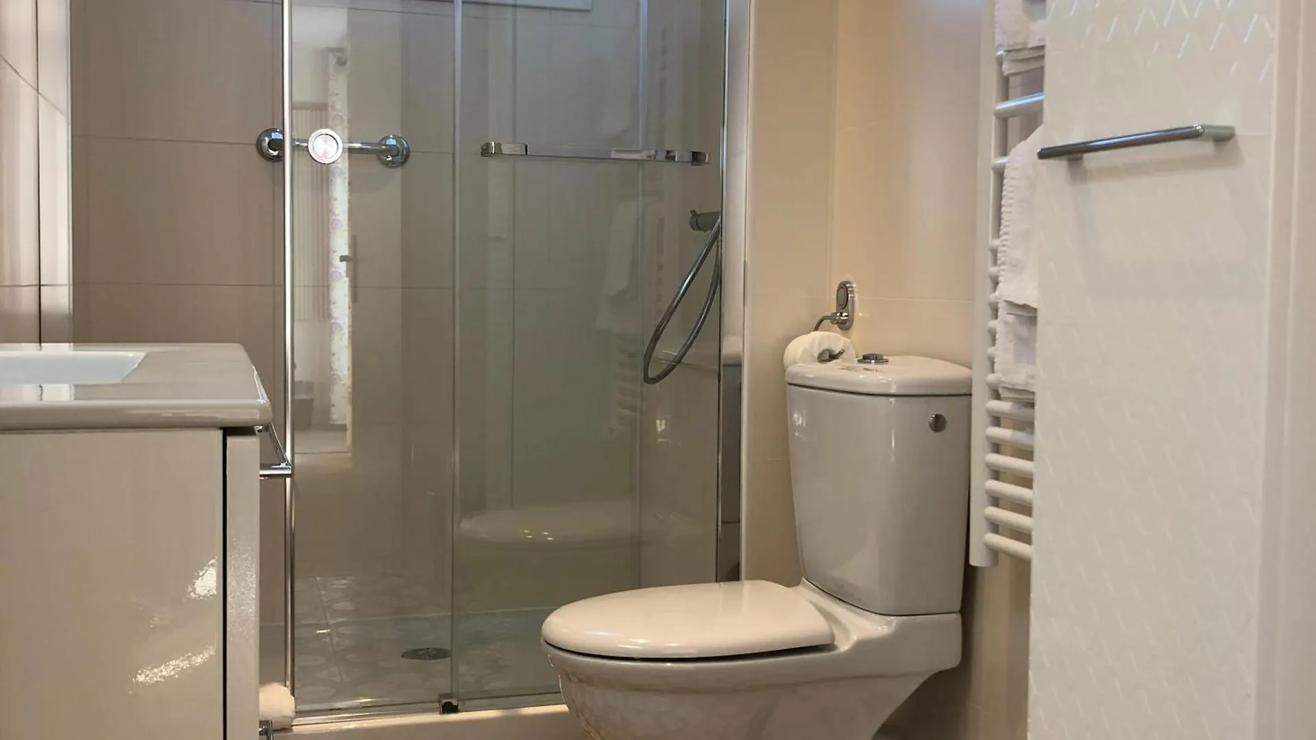 ***  Mas Djoliba Hotell Antibes Frankrike